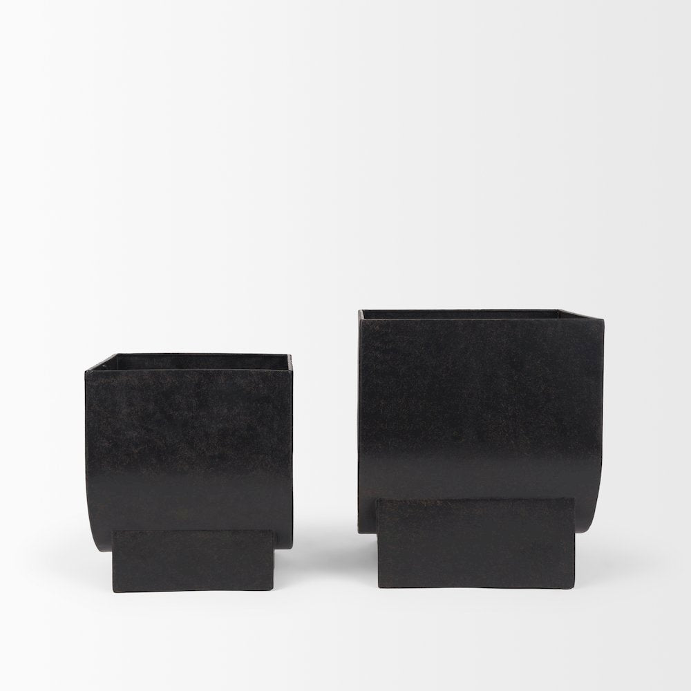 Medina Antiqued Black Metal Planters  (Set of 2)