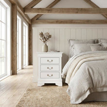 White Night Stand with Traditional Style and 3 Drawers