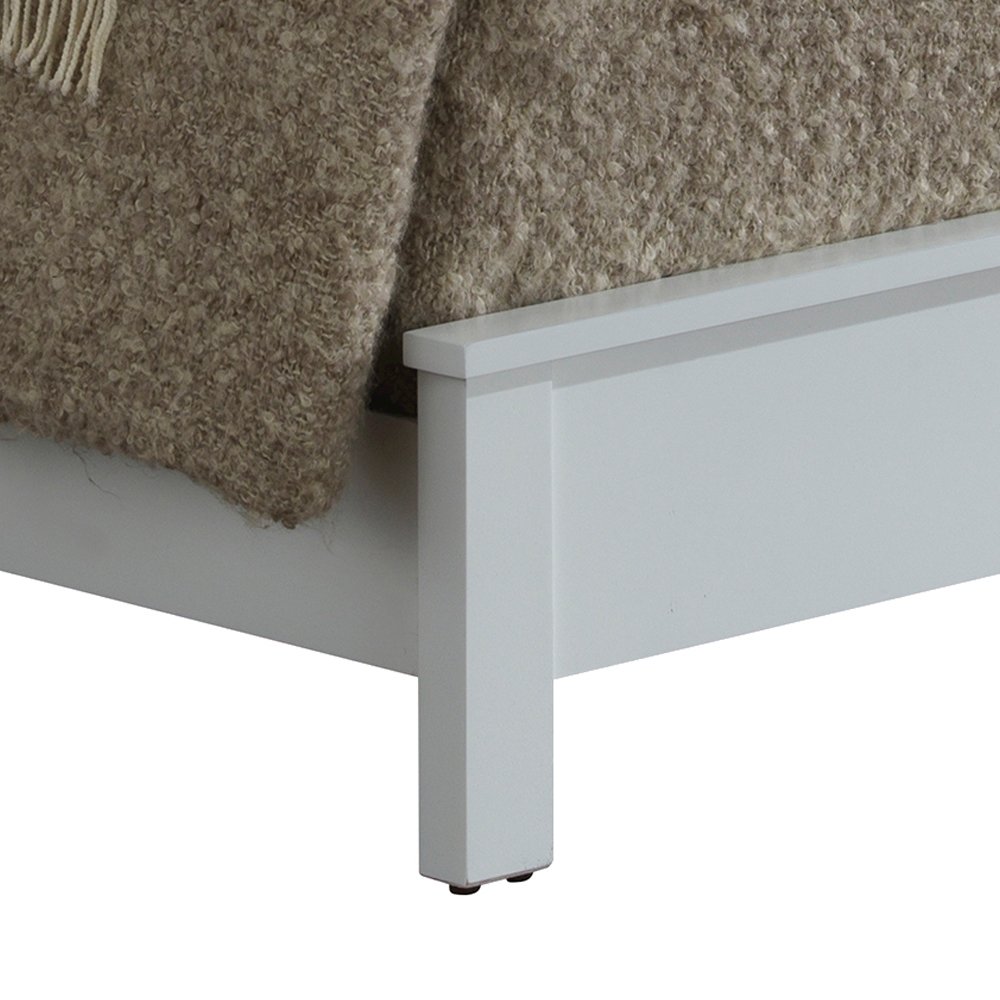 Glory Furniture Burlington Twin Bed in White Color