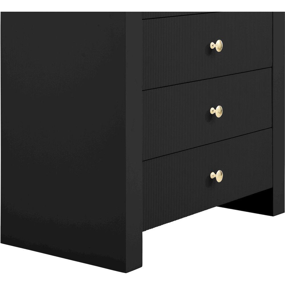 Artisto Black Chest