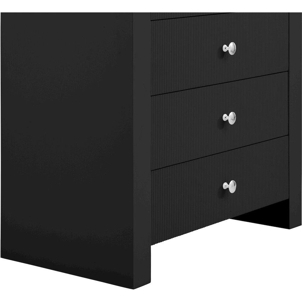 Artisto Black Chest