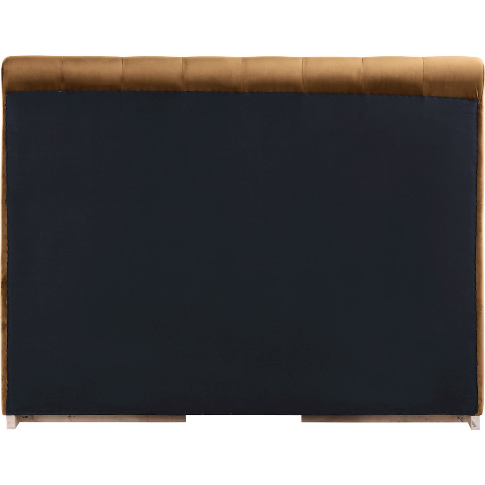 Amara Saddle Velvet Upholstered Queen Bed