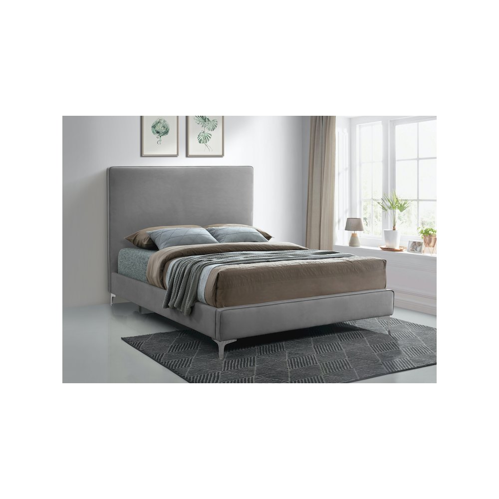 Geri Grey Velvet Full Bed