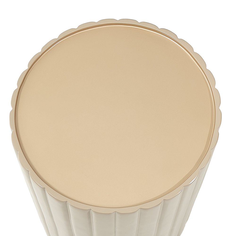 Malibu Crest Round Chairside Table - Chardonnay