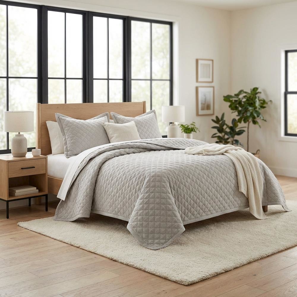 Aragoza 4-Piece King Quilt Set - Dove