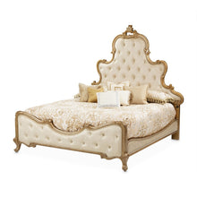 Platine de Royale Eastern King Panel Bed - Antique Platinum