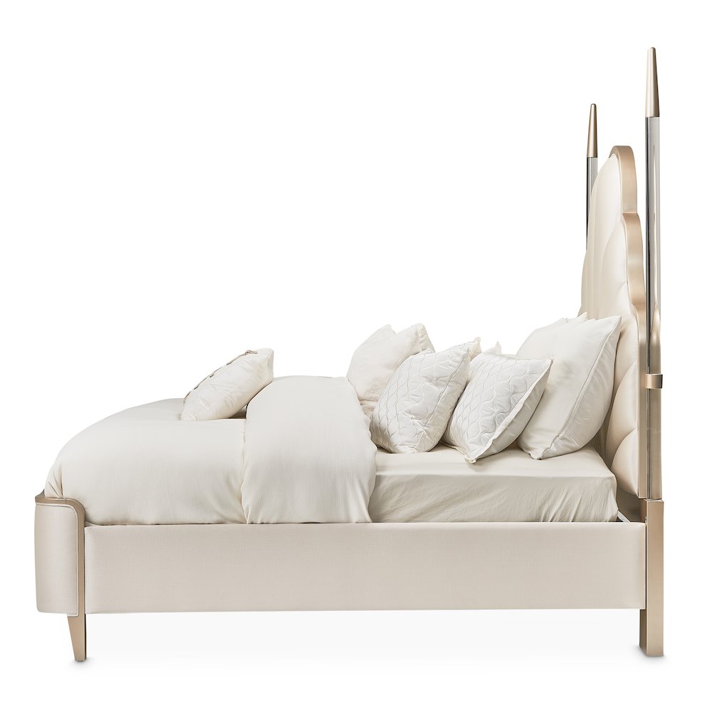 Malibu Crest Queen Scalloped Poster Bed - Chardonnay