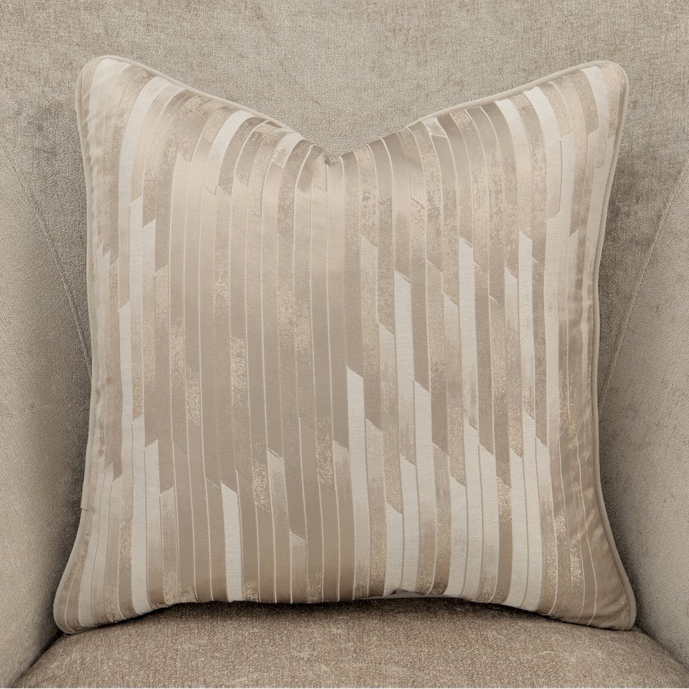 La Rachelle Swivel Accent Chair - Lustre/Champagne
