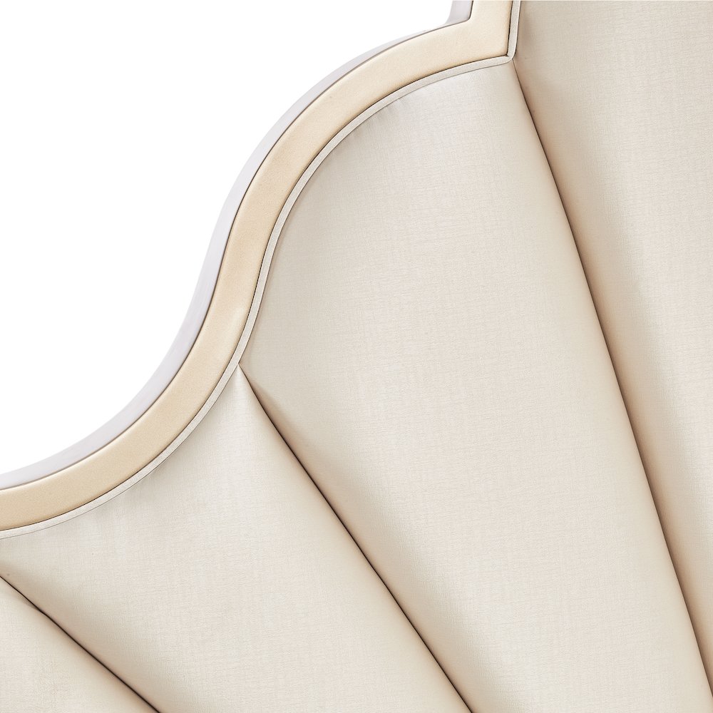 Malibu Crest Queen Scalloped Poster Bed - Chardonnay