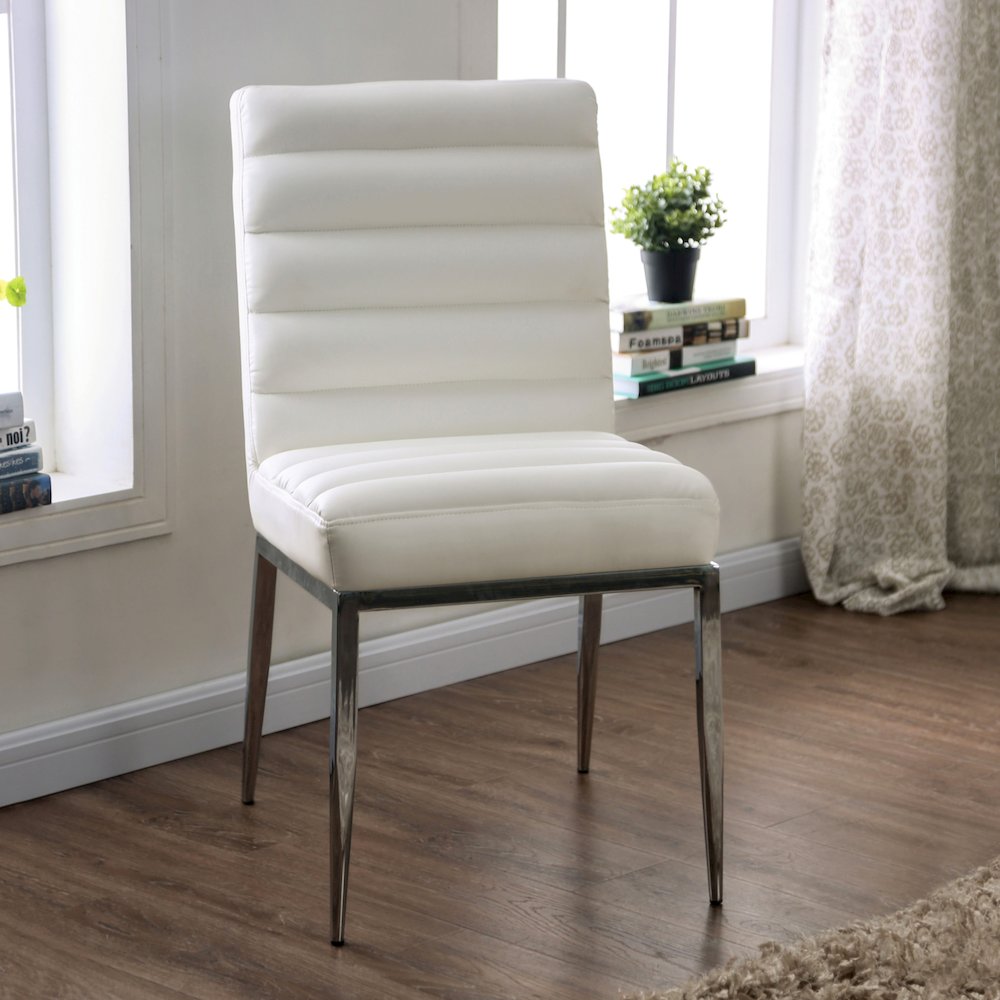 Bridgerville White Faux Leather Side Chair (Set of 2)