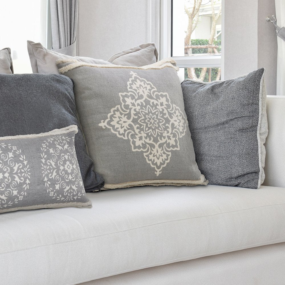 Casual Floral Diamond Medallion Throw Pillow with Tufted Border