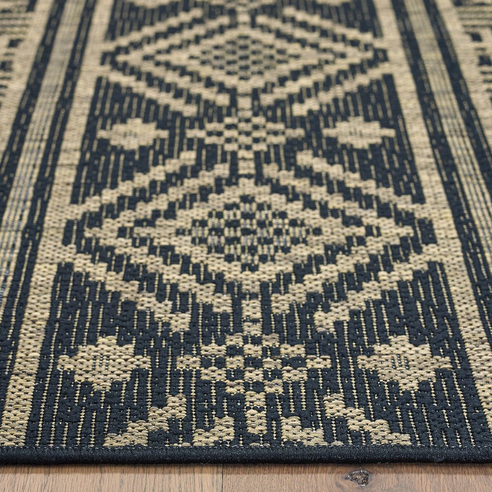 Geometric Vestige Indoor/Outdoor Area Rug