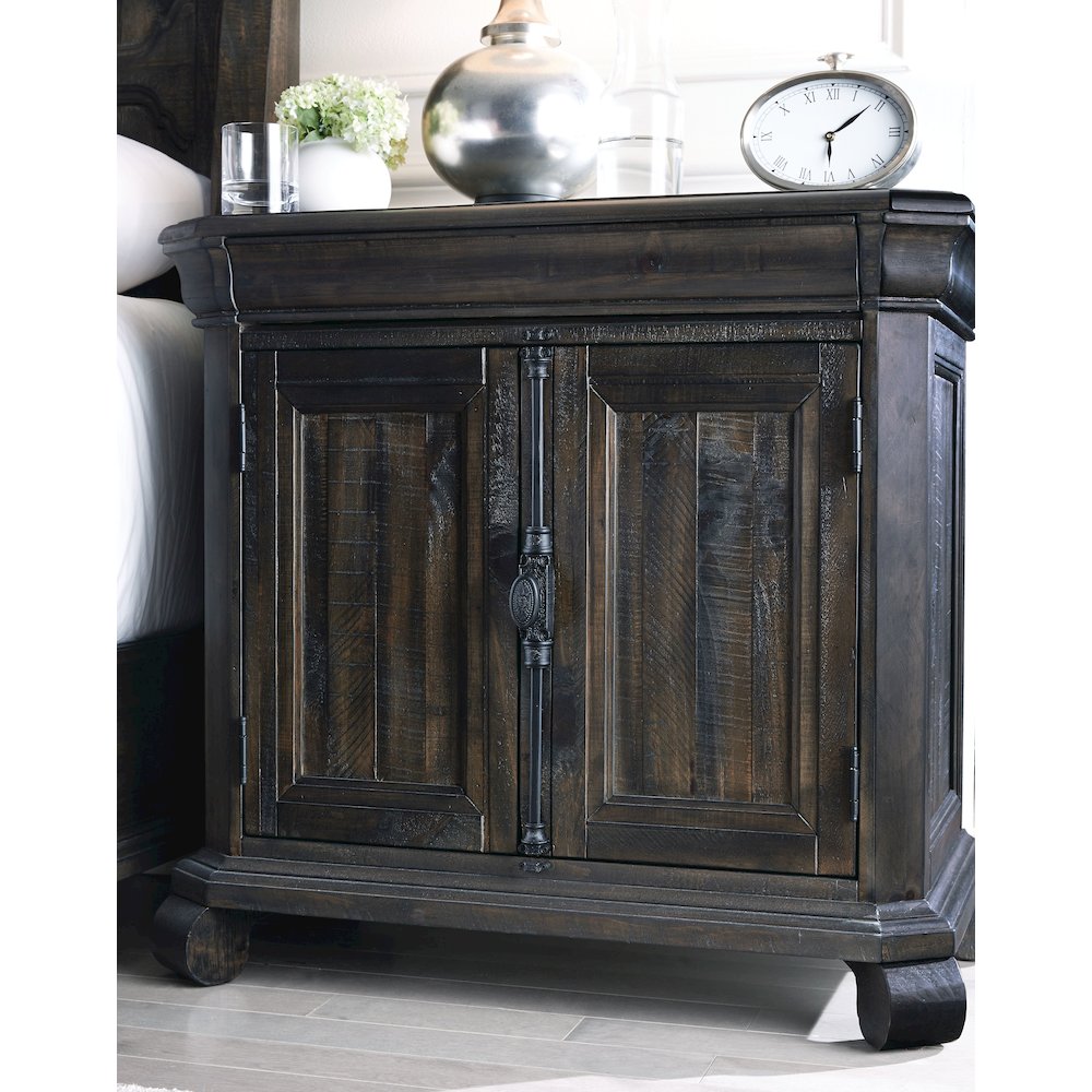 Bellamy Peppercorn Bachelor Chest