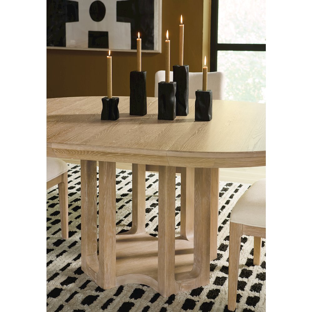 Banyon Bay Round Dining Table with One 18-inch Leaf
