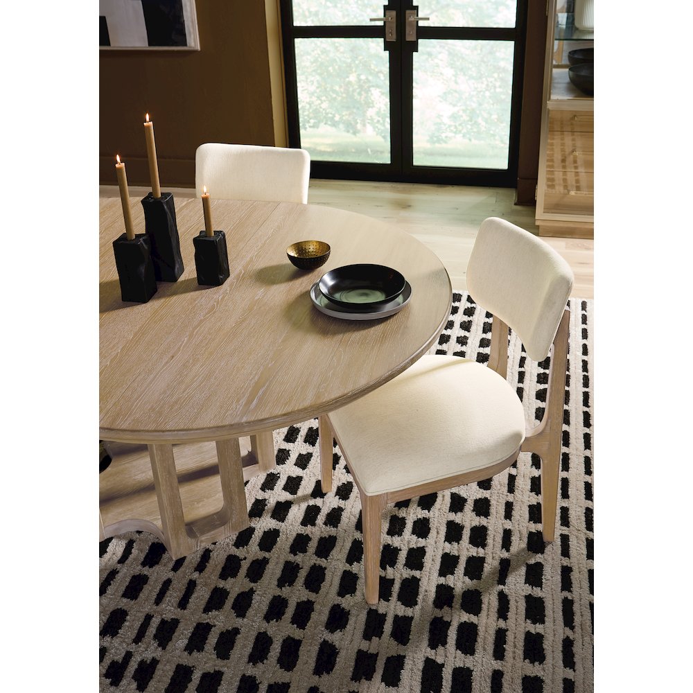 Banyon Bay Round Dining Table with One 18-inch Leaf
