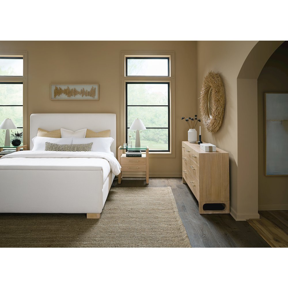 Banyon Bay Queen Upholstered Bed