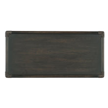 Retreat Pole Rattan Chest