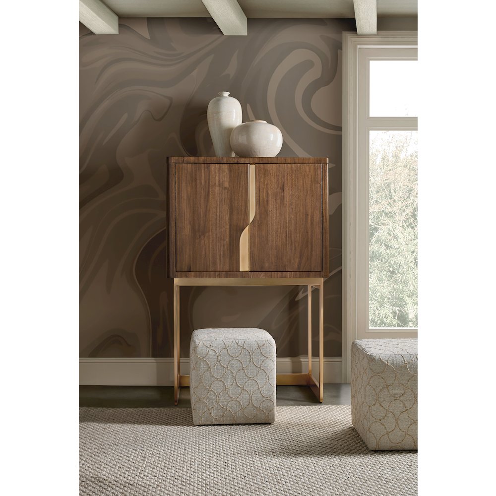 Eleana Bar on Stand