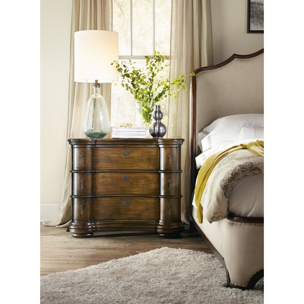 Hooker Furniture Archivist 3 Drawer Bachelor's Chest in Pecan Brown Wood
