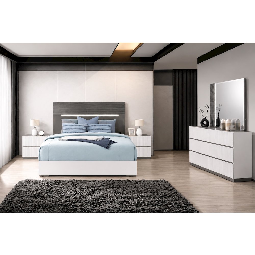 Cecilia White and Gray Fluted 4-piece Bedroom Set, King